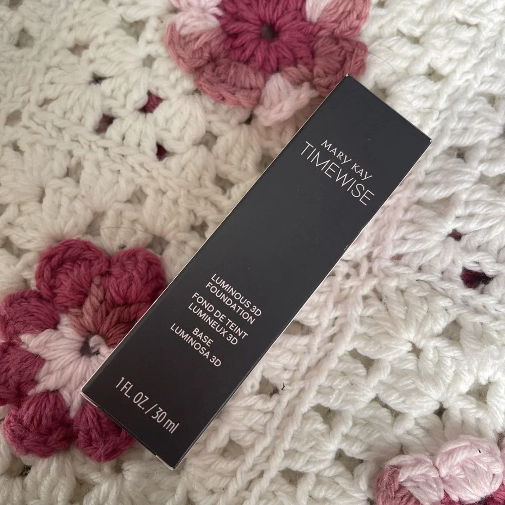 NEW  Mary Kay Timewise Luminous 3D Foundation Beige c 140 100024